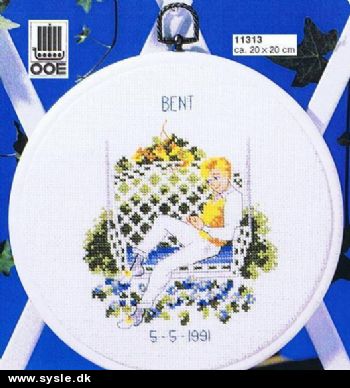 ::Oe 11313/ Konfimationsbillede - Dreng på Bænk ø:20cm