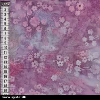 2022 Patch. Batik Lilla blomst B:112cm - pris pr.½m