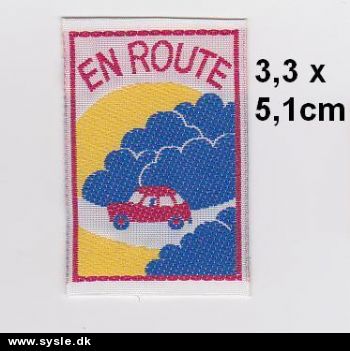 3,3x5,1cm Mærke, En Route/rød bil - 1stk.