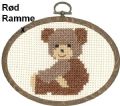 Klik her for at se flere billeder og f mere information om varen:  1387 Broderi i ramme - Bamse - 11x15cm - 1stk.