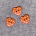 Klik her for at se flere billeder og f mere information om varen:  8837 Hjerteknapper 13mm - Orange/prik - 3stk.