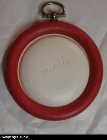 Rund plastramme: Rød m. ophæng - 7,5cm (5,5cm)