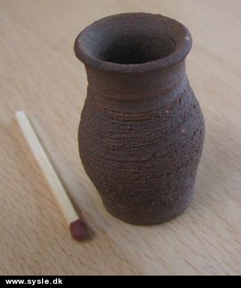 Genbrug: Lille mini keramikvase - 2½x4cm