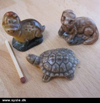 Genbrug: 3 små figur i porcelæn bl. Skildpadde - 2=4cm