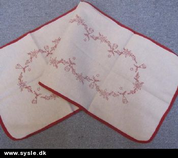 ::9939/ Påtegnet Juleløber - Granranke - 39x103cm *½ PRIS*