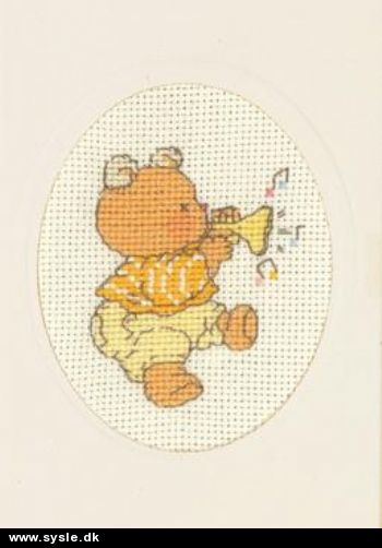 17-8448 Broderikort på Aida - Bamse m. trompet - 9x13cm - 1stk.