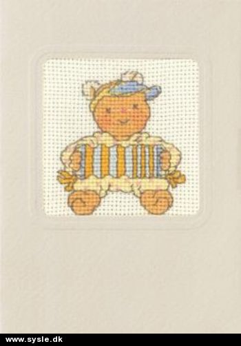 17-8446 Broderikort på Aida - Bamse m. harmonika - 9x13cm - 1stk.