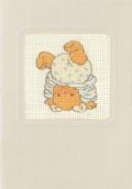 Klik her for at se flere billeder og f mere information om varen:  17-8442 Broderikort på Aida - Bamse på hænder - 9x13cm - 1stk.