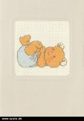 17-8441 Broderikort på Aida - Bamse på ryggen - 9x13cm - 1stk.