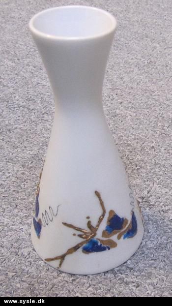 Brugt: Porcelæn Vase, Håndmalet (Grene) ø:7,5x14,5cm