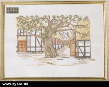 12-1106 Mønster: Brodere Bondehuse 22x30cm (org)
