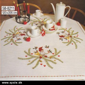 Hv 38-94-82: Mønster: Juledug - Nisser på gran - 85x85cm