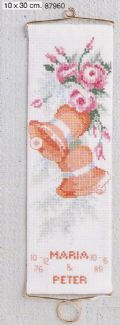Klik her for at se flere billeder og f mere information om varen:  Hv 10-91-70: Mønster: 3 fors. bryllupsstrenge m. klokker 10x30cm *org*