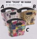 Klik her for at se flere billeder og få mere information om varen:  Mini Tasker med Hank - B:18,5 x H:15,5 x D:8,5cm