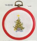 Klik her for at se flere billeder og f mere information om varen:  pe 14-8249/ Broderi - Jul i flexramme - Juletræ ø:7cm (hvid)