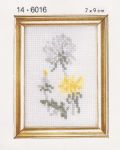 Klik her for at se flere billeder og f mere information om varen:  Pe 14-6016/ Broderi - Minibillede: Mælkebøtte- 7x9cm u.ramme