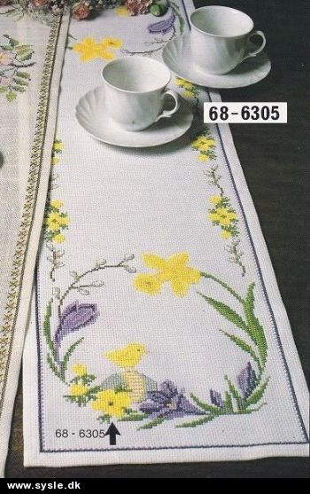 Pe 68-6305 Broderpk. Påskeløber - Påskelilje - 26x94cm