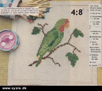 Fe 03-63-26: Mønster: 4:8 Små fuglevenner - Papegøje *org*