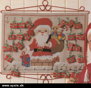 Uh 41-89-67: Mønster: Julekalender, Julemand i skorsten 36x53cm *org*