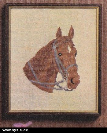 Hv 37-81-06: Mønster: Billede med brun hest 18x22cm *org*