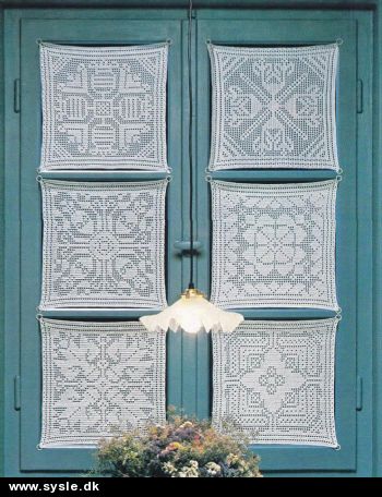 Ao 66-77-09: Mønster: Hæklet 4k til Gardin i filet - 36x36cm *org*