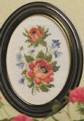 Klik her for at se flere billeder og f mere information om varen:  Hv 21-87-33: Mønster: Brodere roser i oval ramme 17x22cm *org*